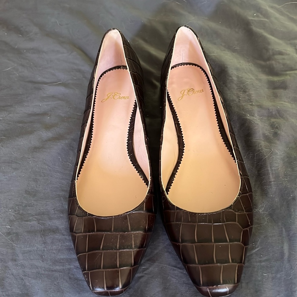 Croc flats